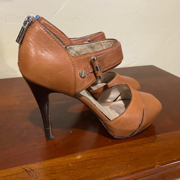 Michael Kors Heels Size 7.5 - Picture 2 of 4